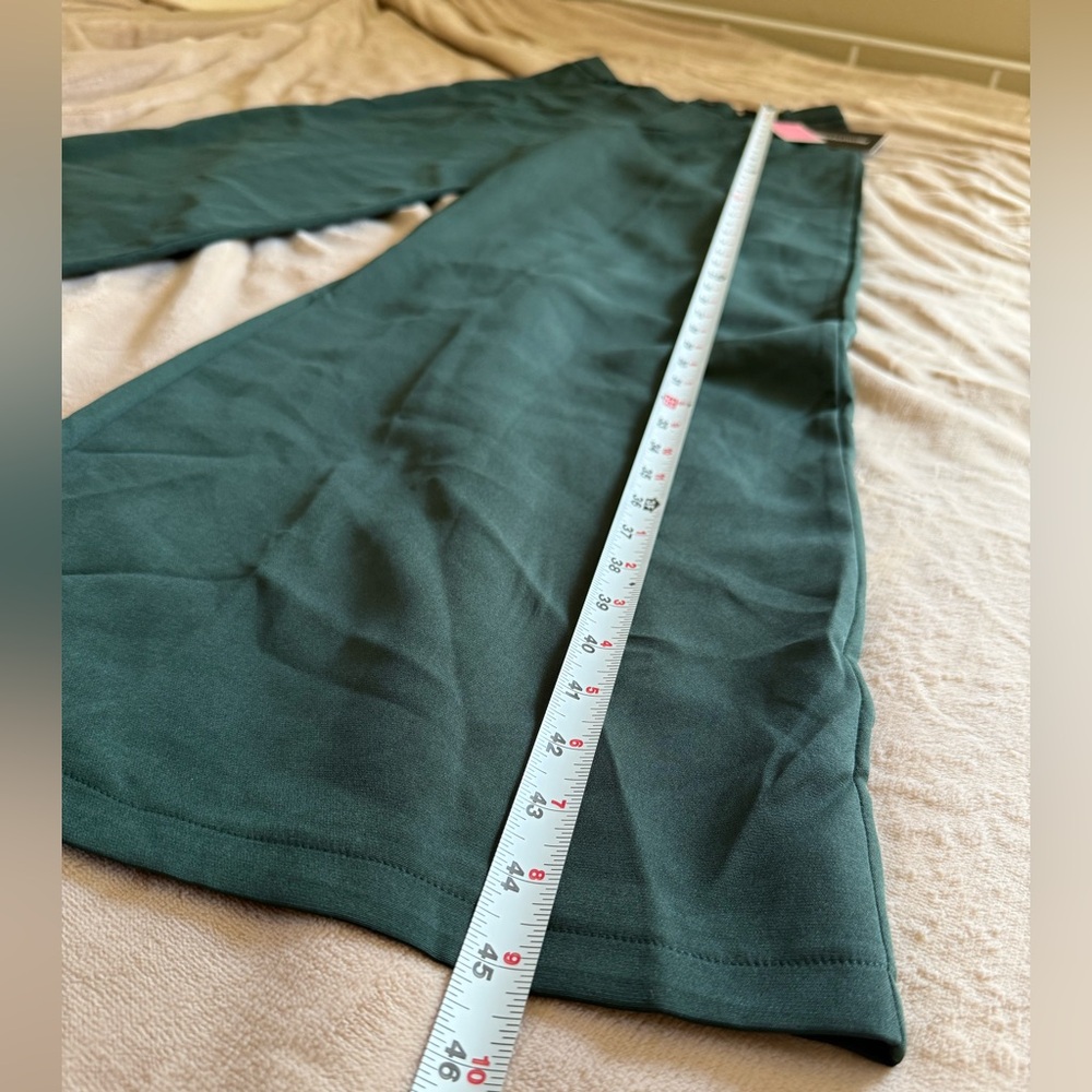 PrettyLittleThing Forest Green Trousers - Picture 2 of 5